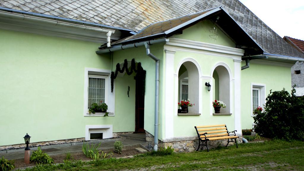 Zemianska Kuria Vachtar Hotel Kralova Lehota Exterior foto