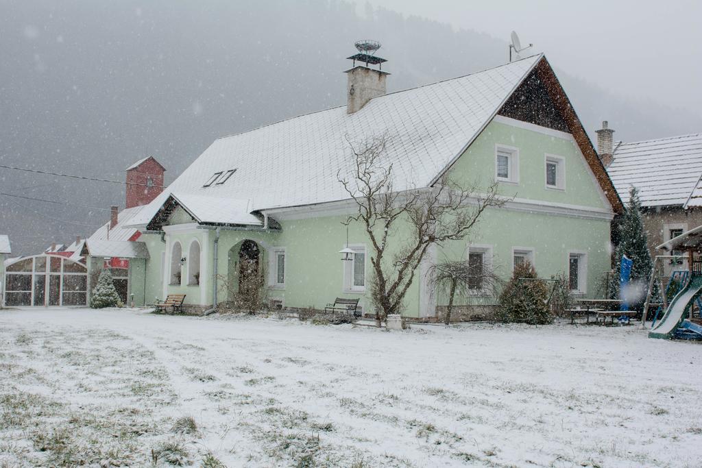 Zemianska Kuria Vachtar Hotel Kralova Lehota Exterior foto